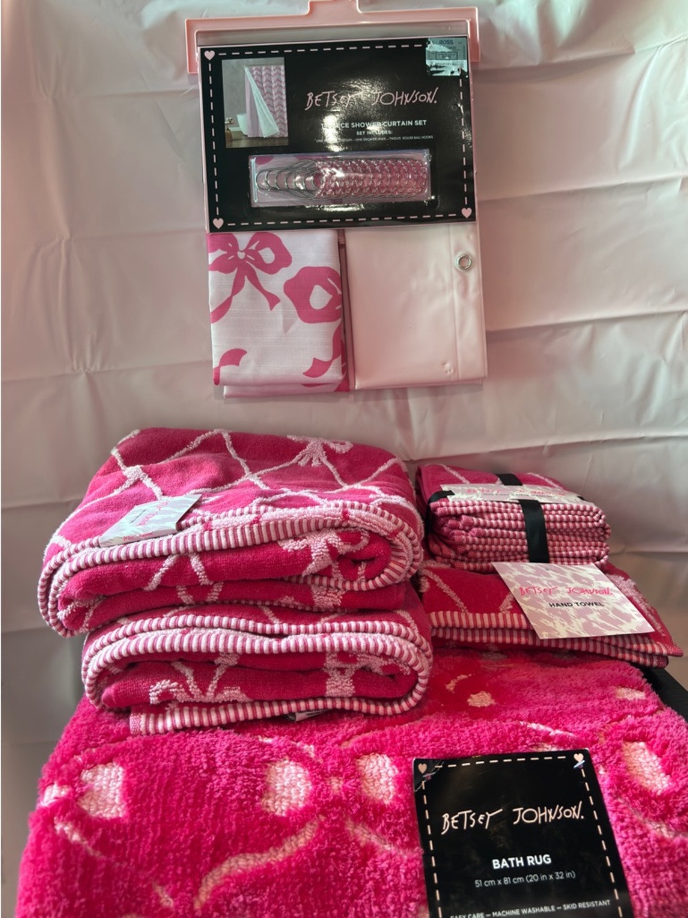 Betsey Johnson Rare Rows of Bows Coquette Bath Set - Picture 4 of 4